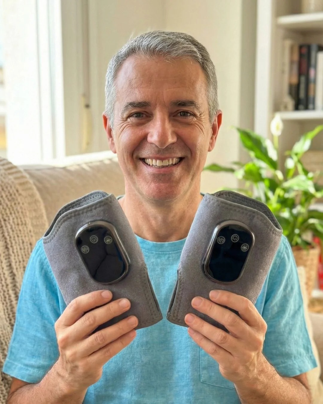 Eduardo Dalbem segurando o NeuroPulse Pro